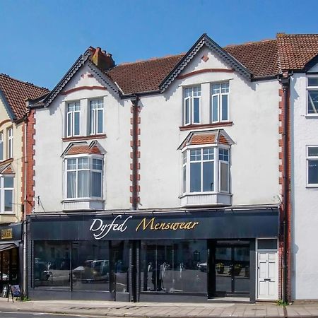 Modern Serviced Apartment: Views Of Village Center Bristol Exterior photo
